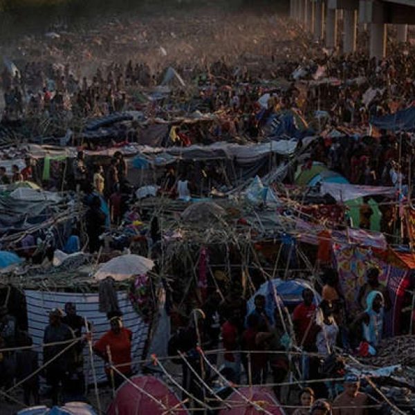 FILE PHOTO: Migrants take shelter along the Del Rio International Bridge at sunset as they await to be processed after crossing the Rio Grande river into the U.S. from Ciudad Acuna in Del Rio, Texas, U.S. September 19, 2021. Picture taken with a drone. REUTERS/Adrees Latif/File Photo - RC2AUP9JLETU